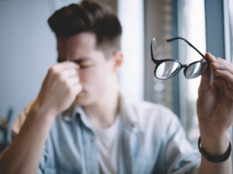 Mắt cận 5/10 có phải tham gia nghĩa vụ quân sự không?