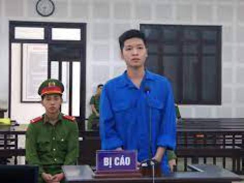   Thủ súng, còng số 8 để buôn ma túy, thanh niên 25 tuổi lĩnh án chung thân
