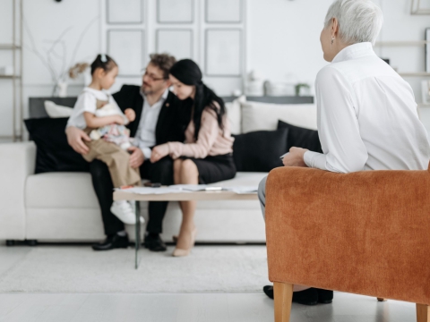 Thứ tự ưu tiên lựa chọn gia đình thay thế trong việc nuôi con nuôi